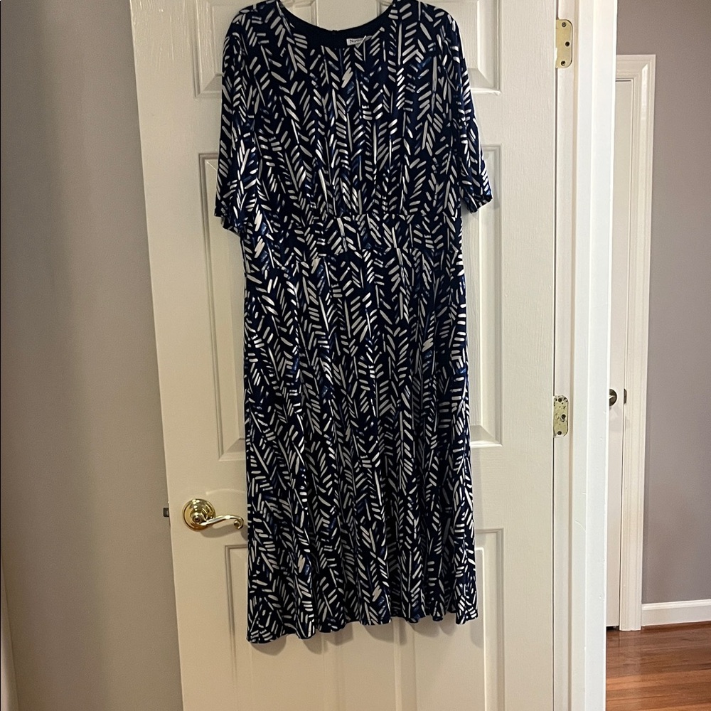 NorthStyle Navy and White Leaf Print Dress